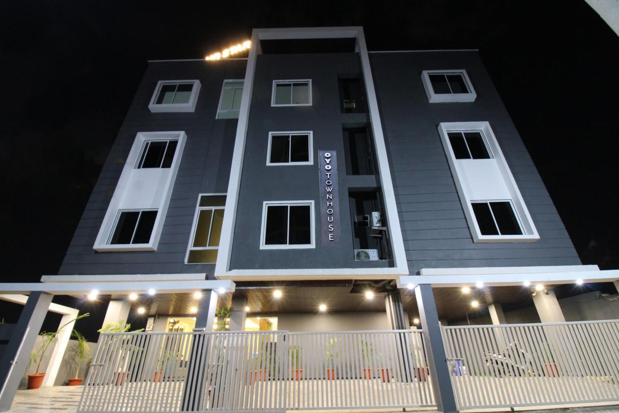 Townhouse Md Star Hotel Nagpur Bagian luar foto